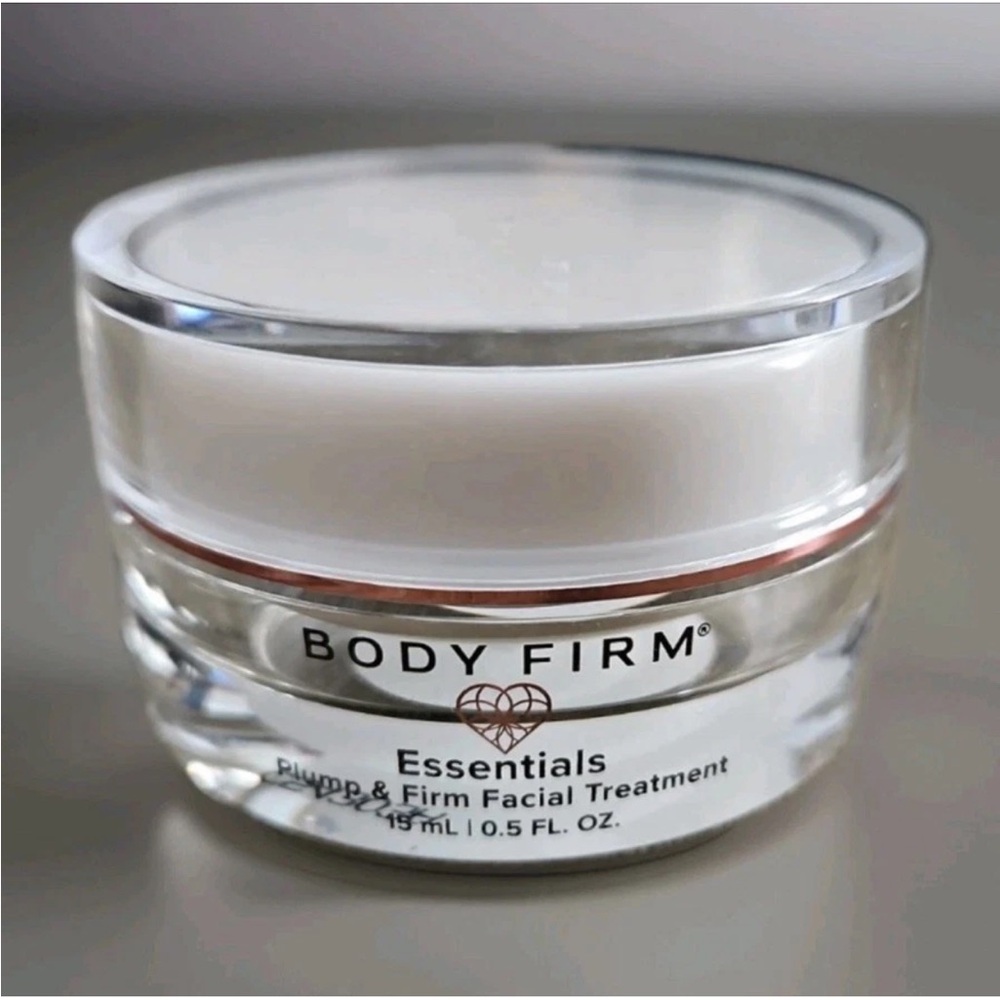 Essentials Plump & Firm Facial Treatment - White
